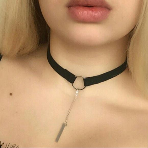 Black Leather Circle Choker with Pendant - Picture 3 of 9